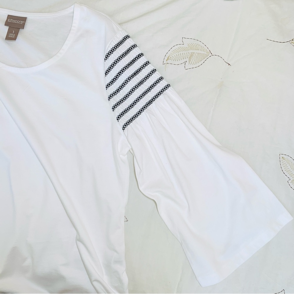 CHICO’S Smocked Bell Sleeve Shirttail Tee NWOT Sz 1 (M-8) - Picture 12 of 13